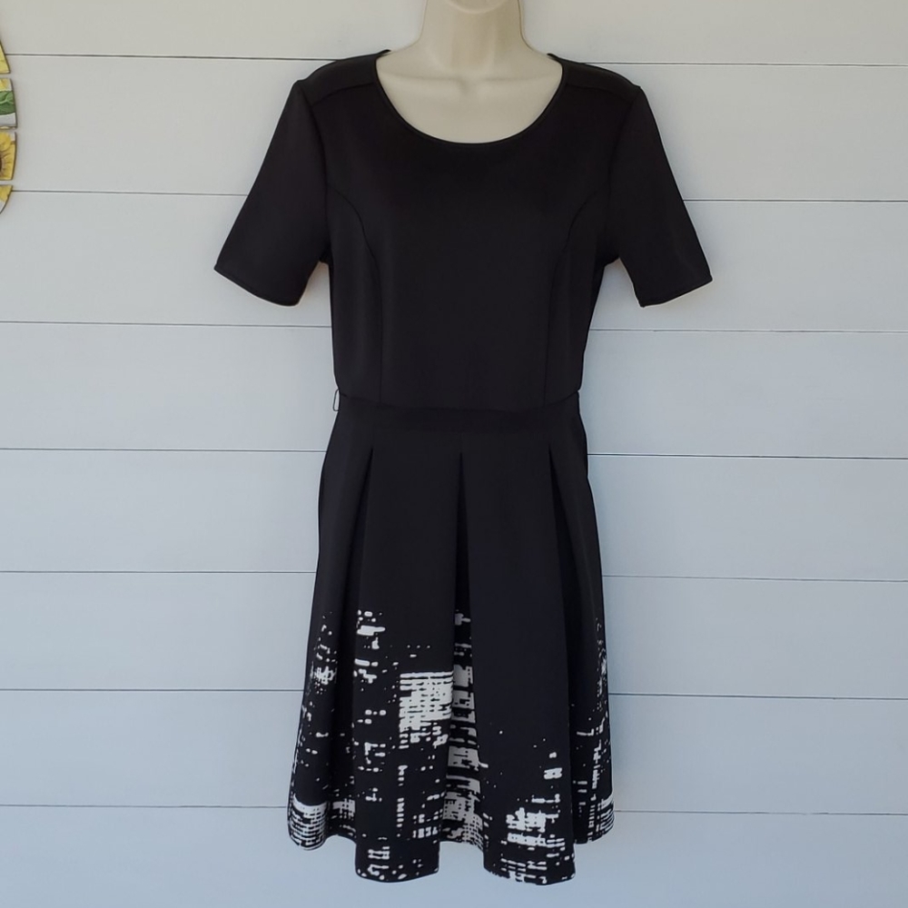 ELIE TAHARI Design Nation Black & White Dress 8